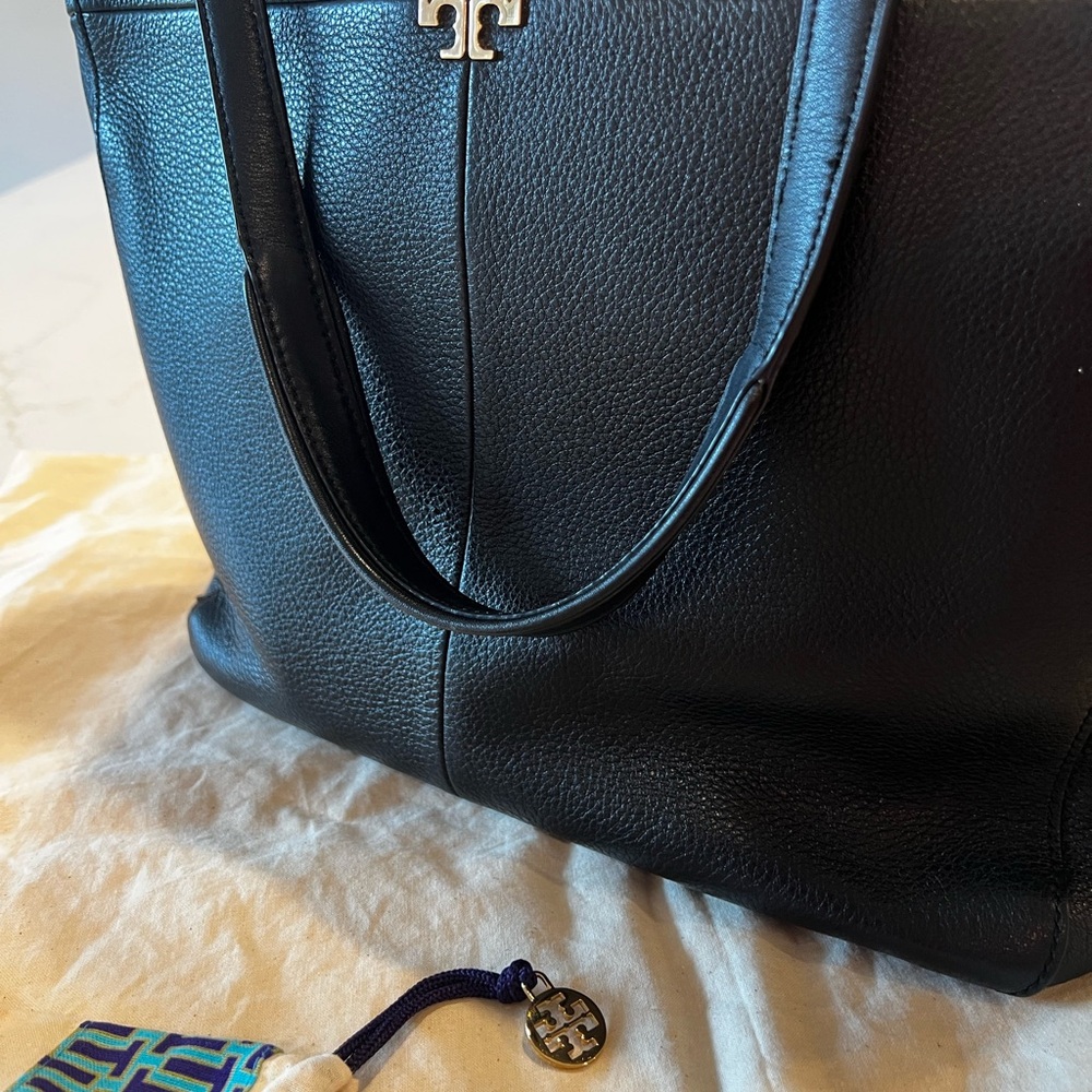 Tory Burch Black Pebbled Leather Ivy Zip Tote - Picture 11 of 16